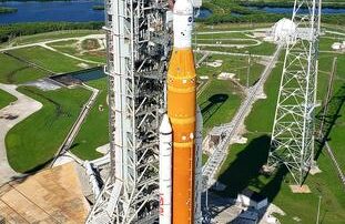 Artemis I SLS at Launch Complex 39B