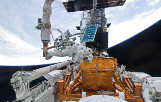 hubble-celebrates-the-15th-anniversary-of-servicing-mission-4