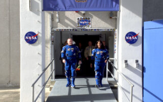 nasa-astronauts-wave-to-family,-friends-as-they-head-to-launch-pad