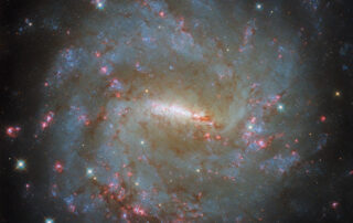hubble-examines-a-barred-spiral’s-light