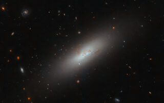 hubble-spies-a-diminutive-galaxy