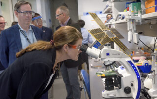 nasa-leaders-tour-ames-campus,-meet-with-employees