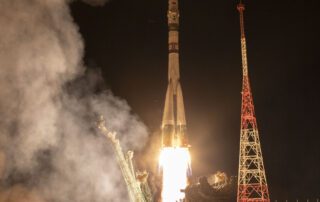 nasa-astronaut-don-pettit,-crewmates-arrive-at-space-station