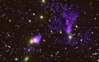 nasa’s-chandra-finds-galaxy-cluster-that-crosses-the-streams