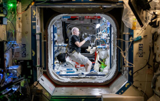 crew-preps-for-dragon-missions-while-staying-busy-with-space-research