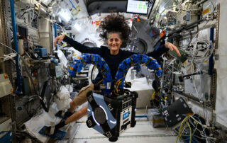 astronaut-suni-williams-and-astrobee