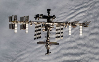 week-begins-with-spacewalk-preps,-physics,-and-biology-research