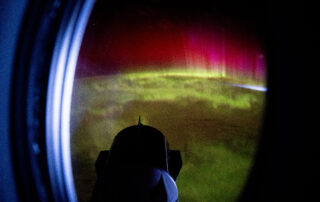 red-and-green-aurora-move-through-earth’s-atmosphere
