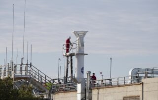 helicopter-removes-artifact-from-nasa-armstrong-rooftop