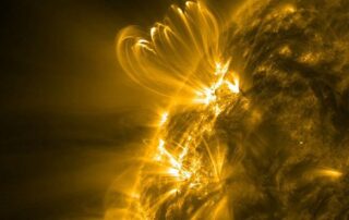nasa-solar-observatory-sees-coronal-loops-flicker-before-big-flares