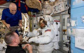crew-wraps-up-spacewalk-preps,-keeps-up-human-research