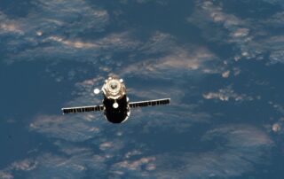 crew-studies-space-exercise-while-waiting-for-saturday-delivery