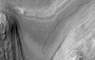 nasa-orbiter-spots-curiosity-rover-making-tracks-to-next-science-stop