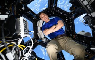 space-biology-kicks-off-workweek-as-crew-packs-dragon