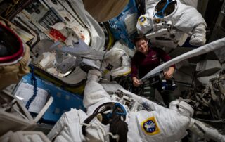 station-crew-ends-week-with-half-shift-filled-with-space-research