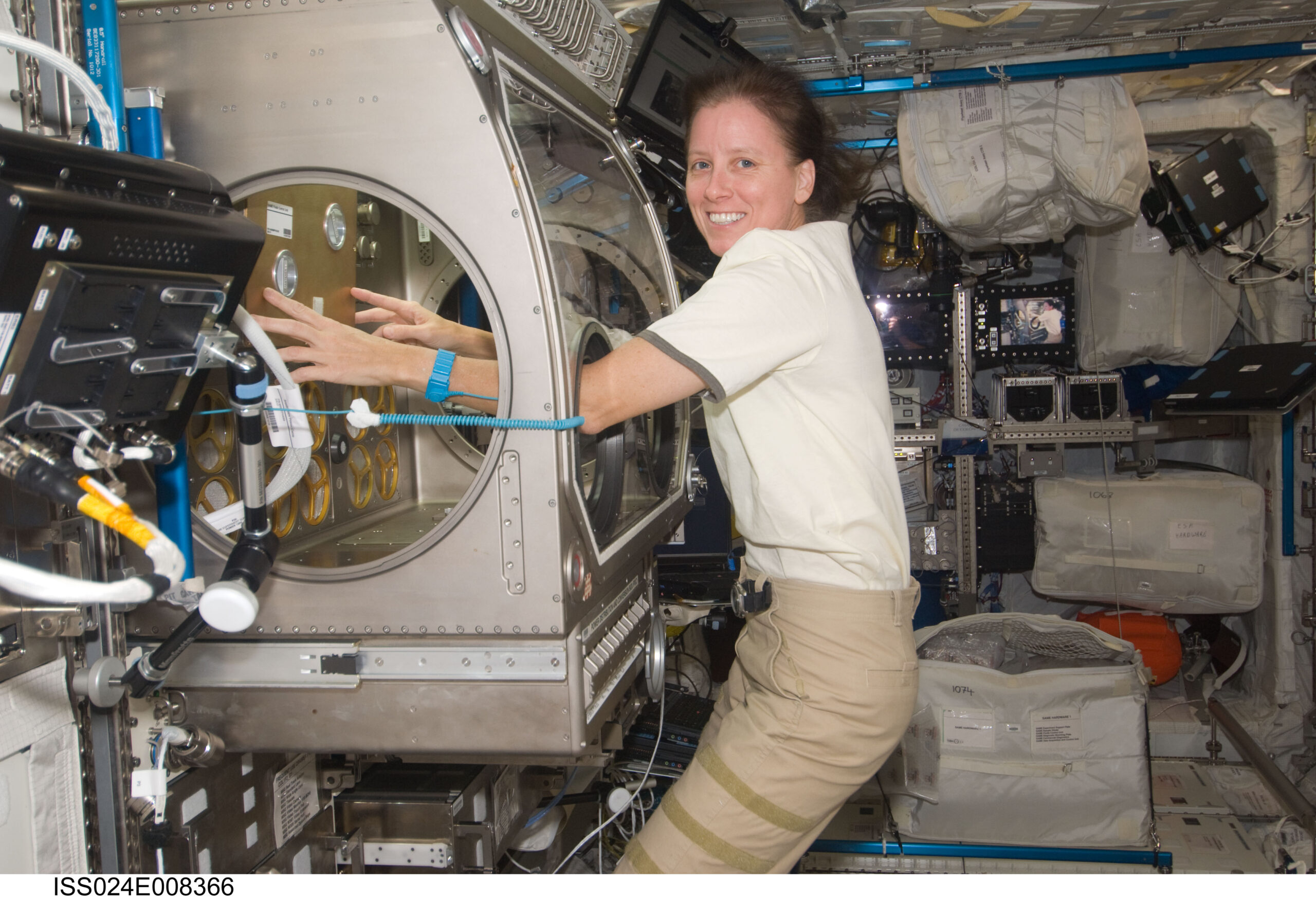 nasa-astronaut-shannon-walker-retires