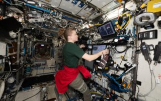 crew-awaits-dragon-cargo-mission-and-keeps-up-human-research