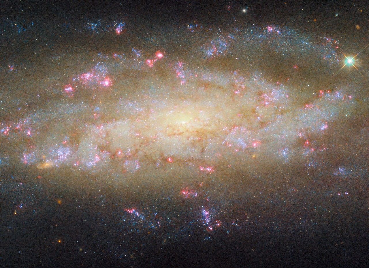 hubble-spies-galaxy-with-lots-to-see