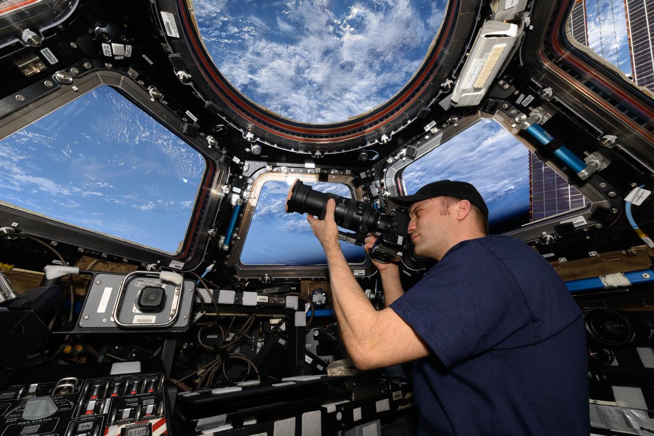 the-overview-effect:-astronaut-perspectives-from-25-years-in-low-earth-orbit