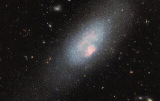 massive-stars-make-their-mark-in-hubble-image