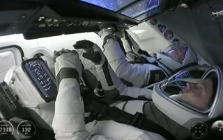 spacex dragon completes deorbit-burn