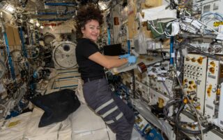 brain-and-eye-studies,-advanced-life-support-tech-top-station-crew’s-day