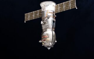 crew-awaits-space-cargo-delivery-and-works-advanced-life-science