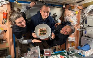 weekend-departure-preps-continue-as-crew-works-science,-spacesuits