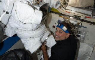science-and-spacesuit-work-before-crew-changes-commanders