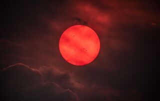 apod:-july-30-–-red-sun-trough-wildfire-smoke