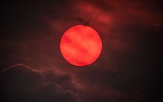 apod:-2026-july-30-–-red-sun-trough-wildfire-smoke