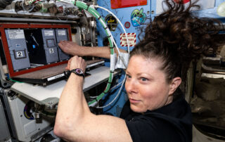 advanced-mini-laboratories-automate-space-station-research