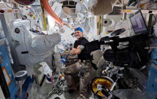 crew-studies-advanced-health-tech-and-gears-up-for-next-crew-swap